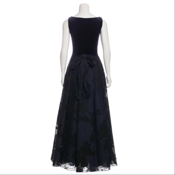 NWT Carolina Herrera Night Gown - Picture 2 of 5